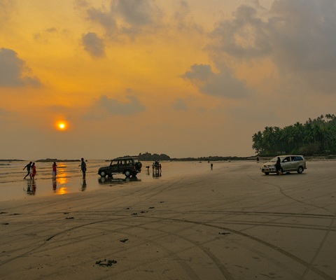 Ponnus Tours Travels
